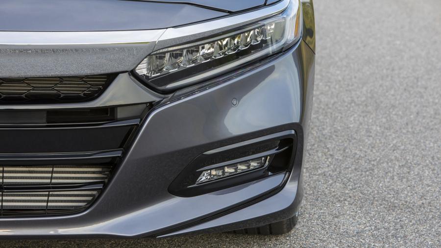 Детали экстерьера Honda Accord Touring Hybrid 2017 года  (NA) (фото 51 из 170)